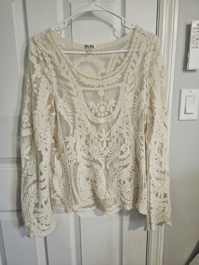 Soho Girls Cream Lace Long-Sleeve Blouse